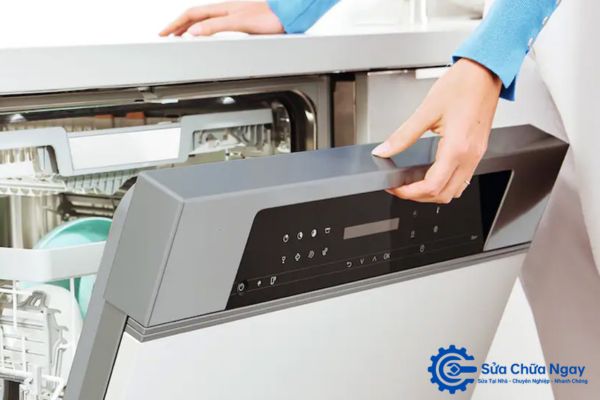 Máy rửa bát không đóng được cửa