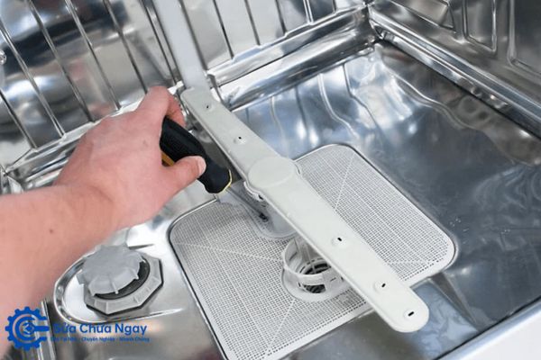 Máy rửa bát không xả nước sau khi rửa