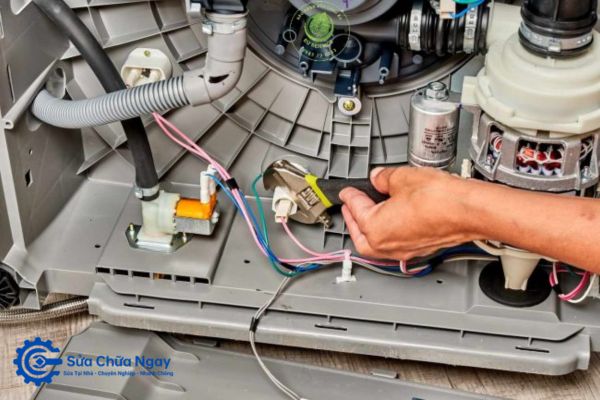 Dịch vụ sửa máy rửa bát tại Long Biên khắc phục nhanh mọi sự cố tại nhà