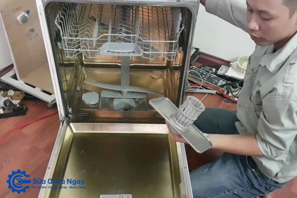 Thợ sửa máy rửa bát tại quận Hà Đông