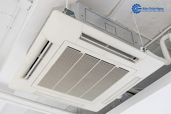 Thợ sửa điều hòa tại Hạ Đình kiểm tra điều hòa âm trần tại nhà