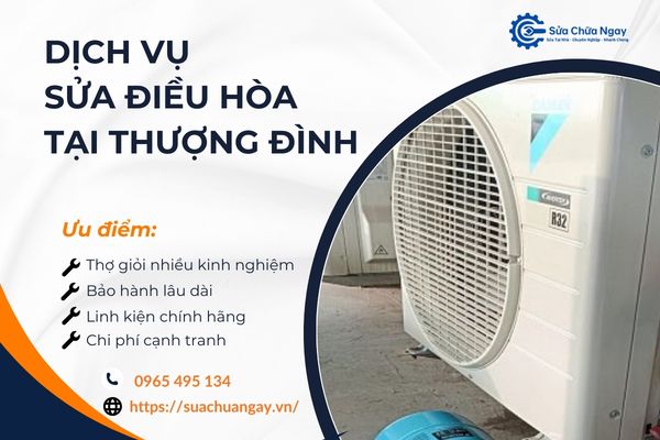Thợ sửa điều hòa tại Thượng Đình đang kiểm tra điều hòa tại nhà khách hàng